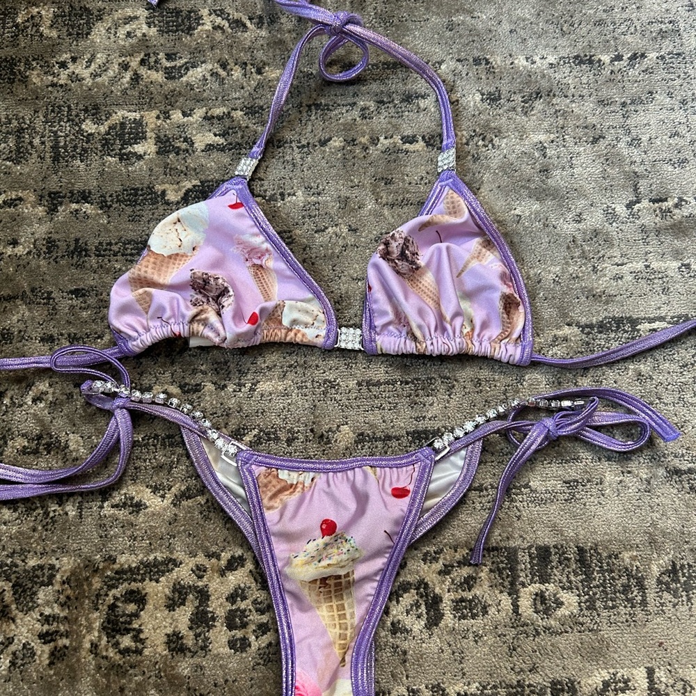 Angel Competition Bikinis ice cream posting suit